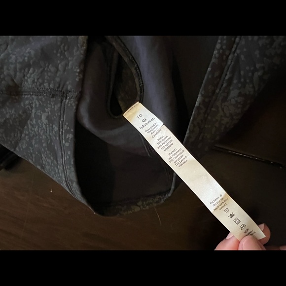 LULULEMON PELOTON crop top size 10 - Picture 3 of 3